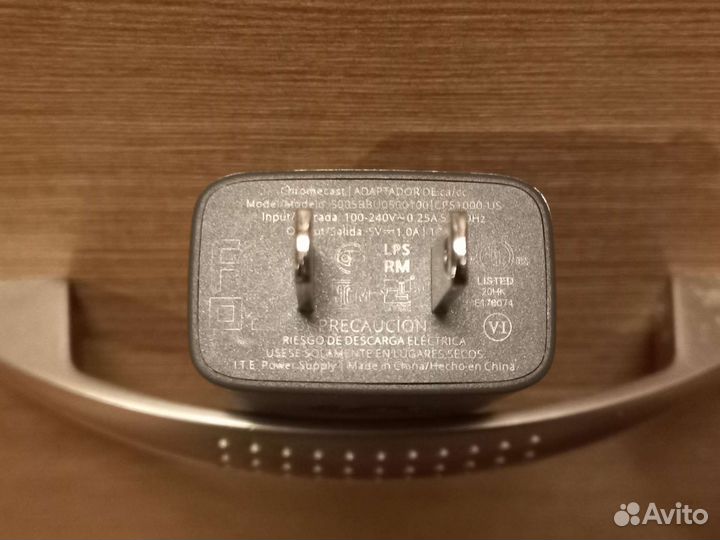 Адаптер от Chromecast оригинальный рабочий на фото