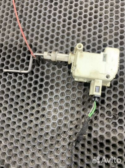 Активатор замка бензобака Ауди A6 C5 Audi