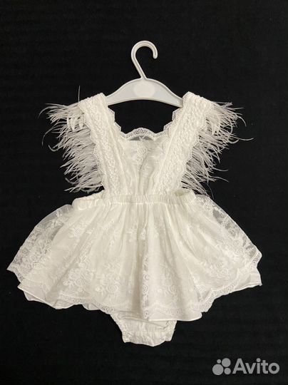 Детское платье с перьями