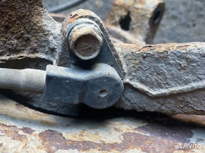 Лансер 9 поворотные кулаки ступица