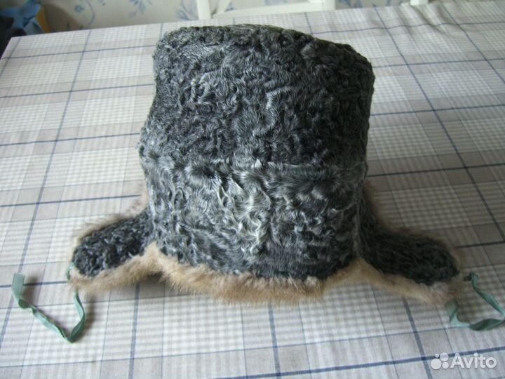 Шапка-ушанка из норки с каракулем