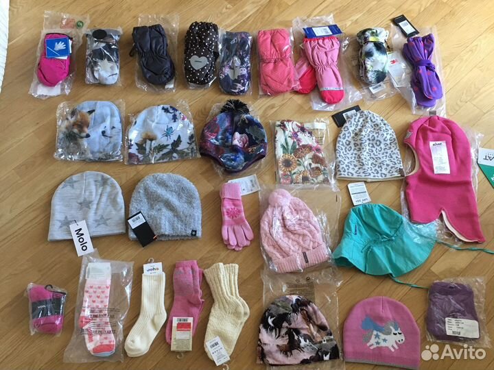 Разные шапочки, носки и варежки molo, racoon