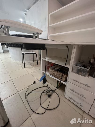 Маникюрный стол складной