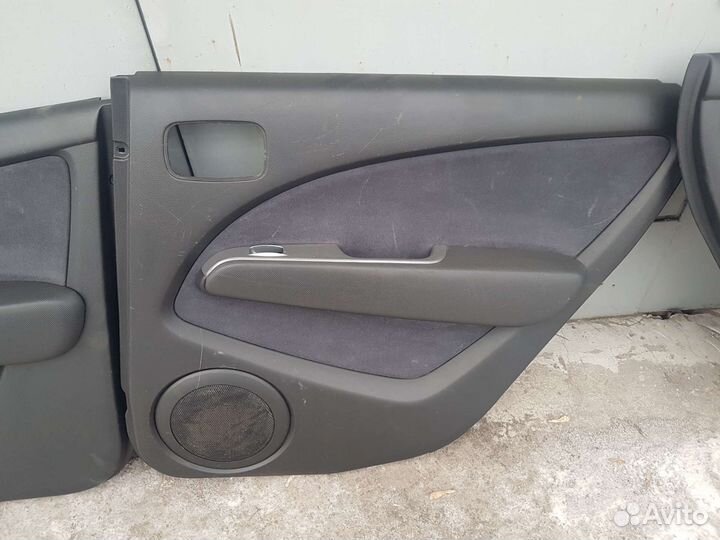 Дверная карта Mitsubishi Outlander 1