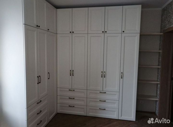 Шкаф с зеркалом