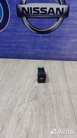 Кнопка багажника nissan pathfinder R52