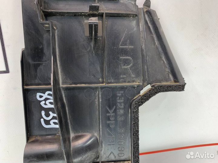 Дефлектор радиатора передний правый Toyota Camry