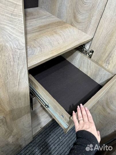 Шкаф в наличии с зеркалом