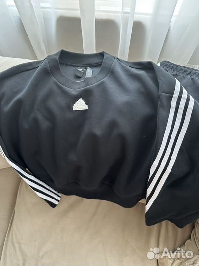 Спортивный костюм adidas M