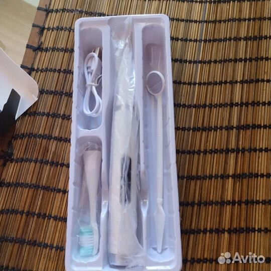 Электрическая зубная щетка