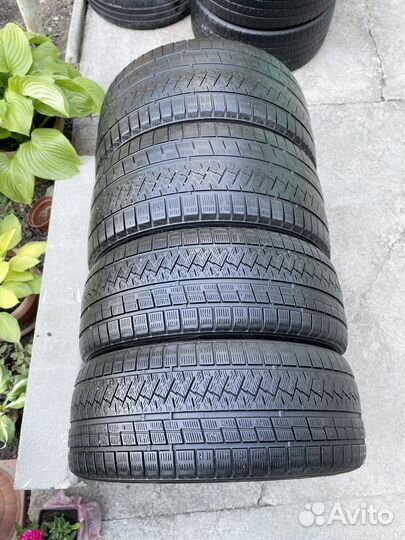 Triangle Snowlink TWT02 245/45 R19 и 275/40 R19 105V