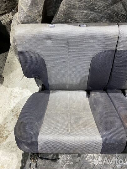 Заднее сиденье Daihatsu YRV