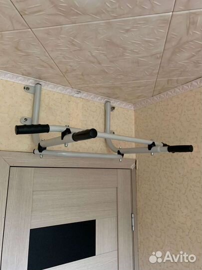 Турник настенный