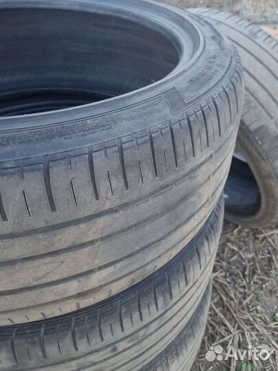 Pirelli P Zero Rosso 235/45 R19
