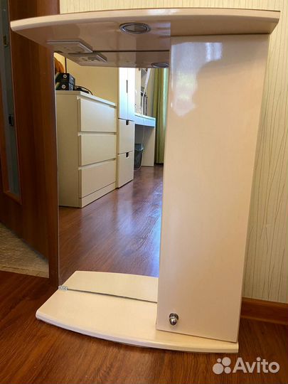 Полка для ванной с зеркалом