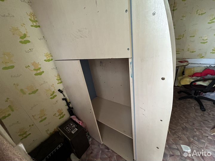 Двухъярусная кровать со столом и шкафом