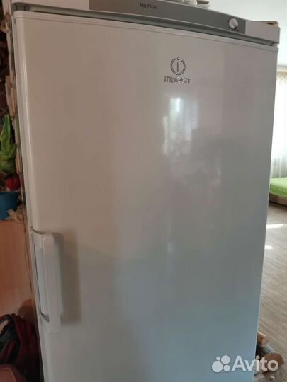 Морозилка Indesit sfr 167 nf