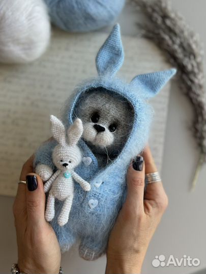 Котёнок в комбинезоне с игрушкой, ручная работа