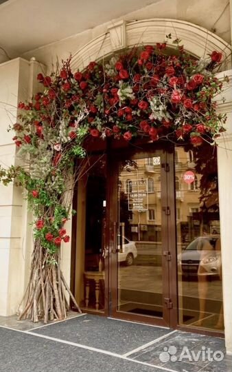 Оформление витрин цветами/ входной группы