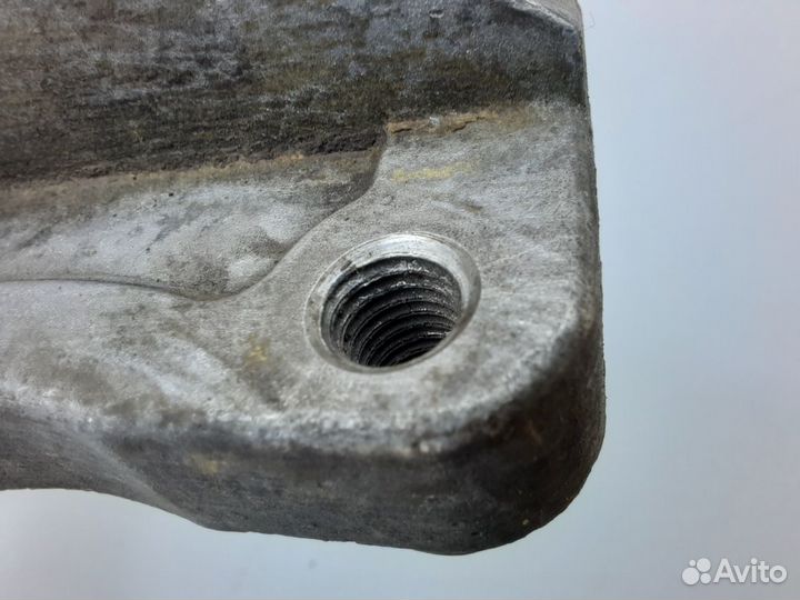 Кронштейн опоры двигателя Ford Mondeo 1