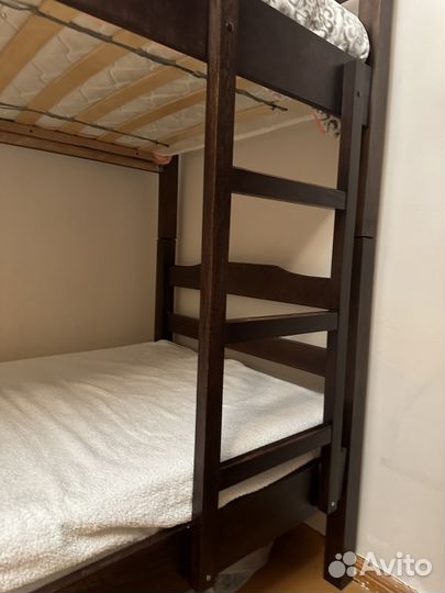 Двухъярусная кровать