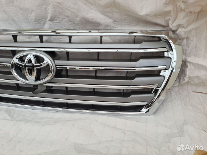 Решетка радиатора передняя Toyota Land Cruiser 200