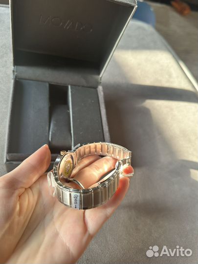 Наручные часы movado