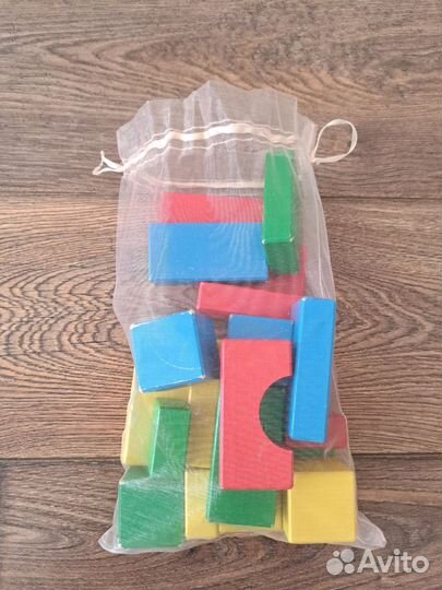 Цветной деревянный конструктор