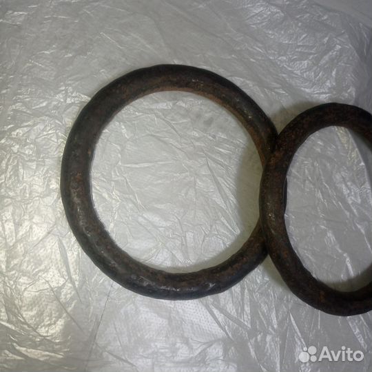 Кольца кованные, ручки дверей ворот. Старина