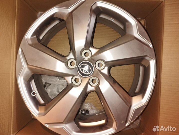 Литые диски на Toyota RAV4