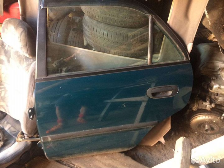 Дверь передняя, задняя Mitsubishi Carisma