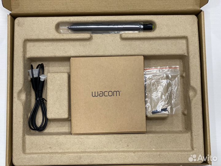 Графический планшет One by Wacom Medium