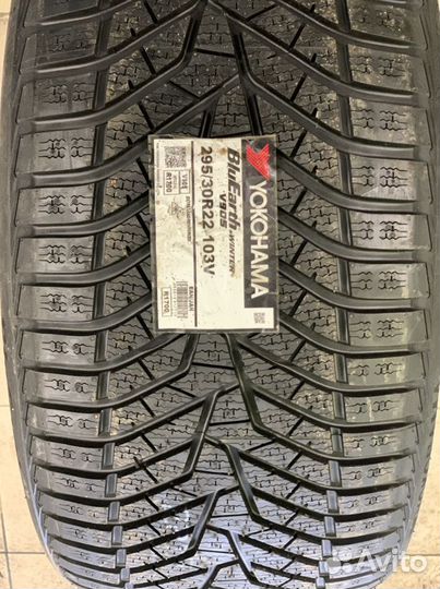 Yokohama BLUEARTH WINTER V905 295/30 R22