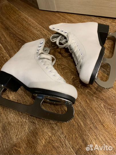 Коньки фигурные 39 размер