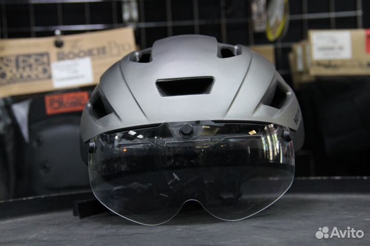 Шлем велосипедный с визором Pro Surf