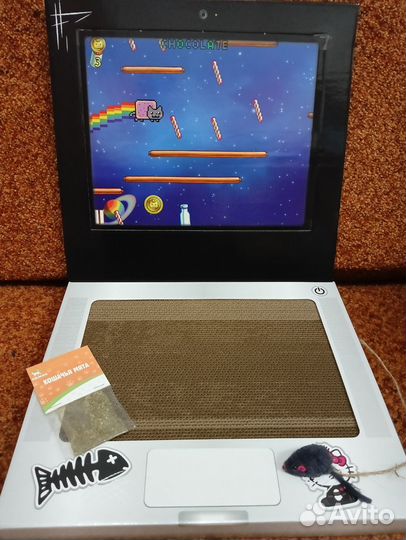 Когтеточка картонная напольная с игрушкой