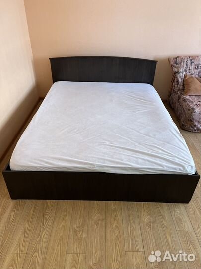 Кровать двухспальная 160х200 с матрасом бу