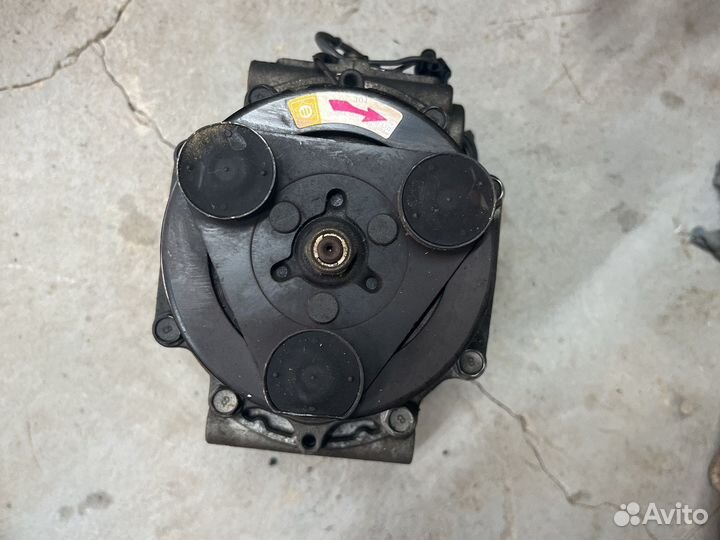 Компрессор кондиционера Mitsubishi Outlander CU4W