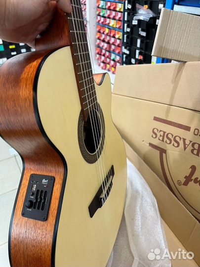 Классическая гитара со звукоснимателем