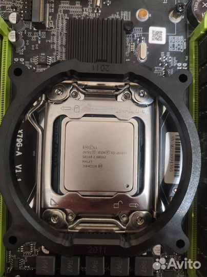 Материнская плата с процессором и памятью