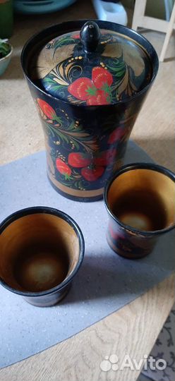 Деревянный короб и 2 стакана