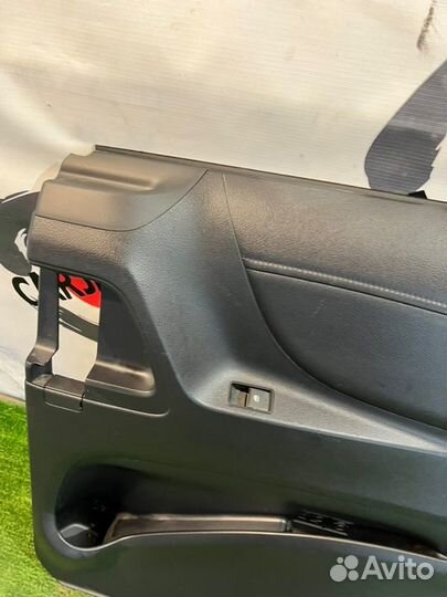 Обшивка двери задняя правая Toyota Sienta NSP172