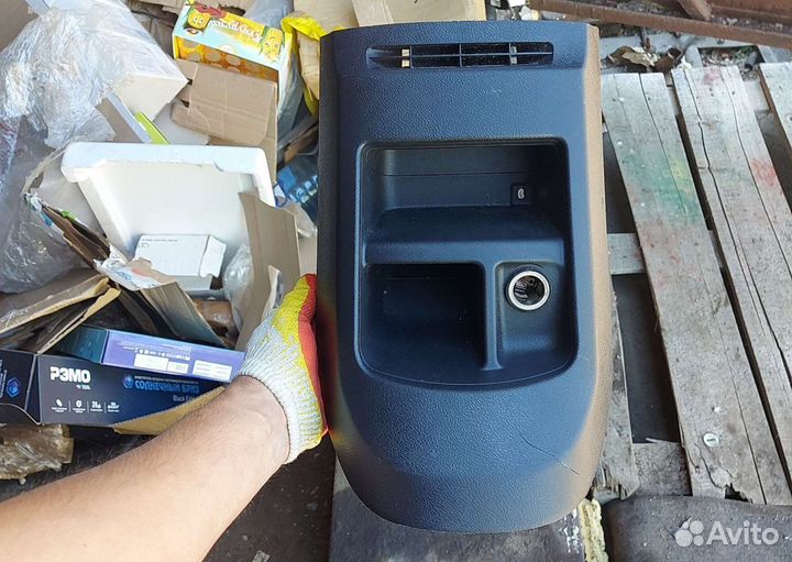 Пластик подлокотника Хонда CR-V 3