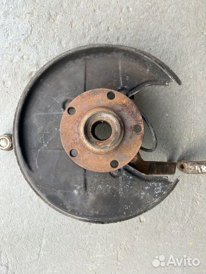 Поворотный кулак задний Audi a8 d2