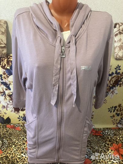 Легкая спортивная кофта на молнии