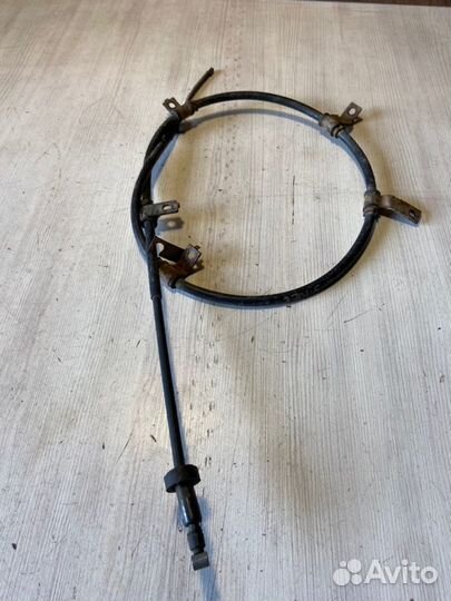 Трос стояночного тормоза левый Hyundai Santa Fe