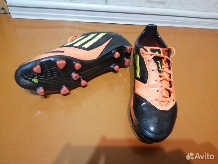 Футбольные бутсы