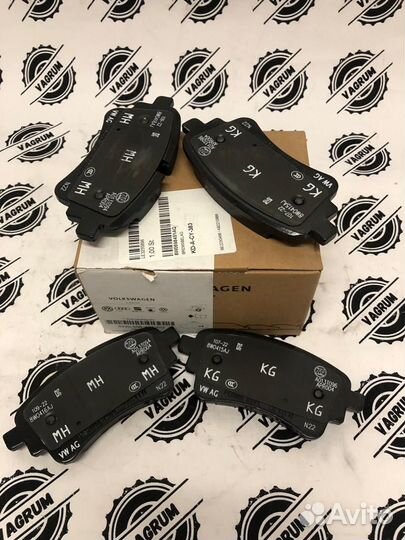 Комплект тормозных колодок VAG 8W0698451AQ