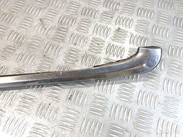 Молдинг стекла двери левой задней Honda Legend 199