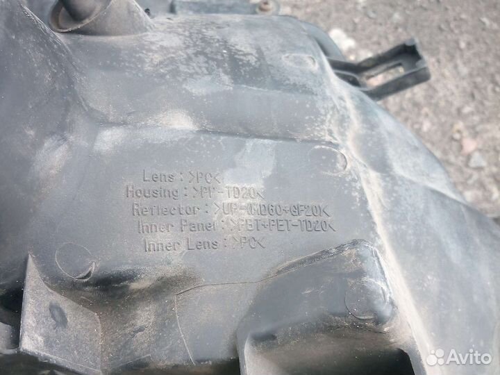 Фара Nissan Serena